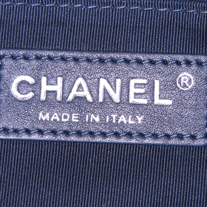 Borsa Chanel Boy modello medio in pelle blu e pelle trapuntata blu - Detail D4