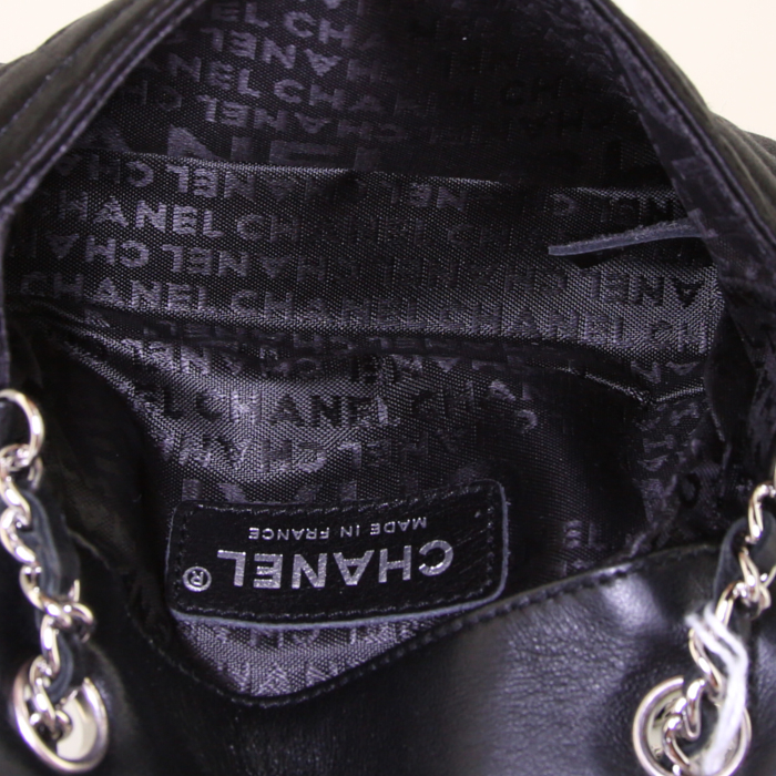 Sac bandoulière Chanel Timeless Mini en toile et cuir noire - Detail D2
