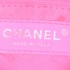 Bolso para llevar al hombro o en la mano Chanel Cambon en piel de pitón blanca y charol negro - Detail D3 thumbnail