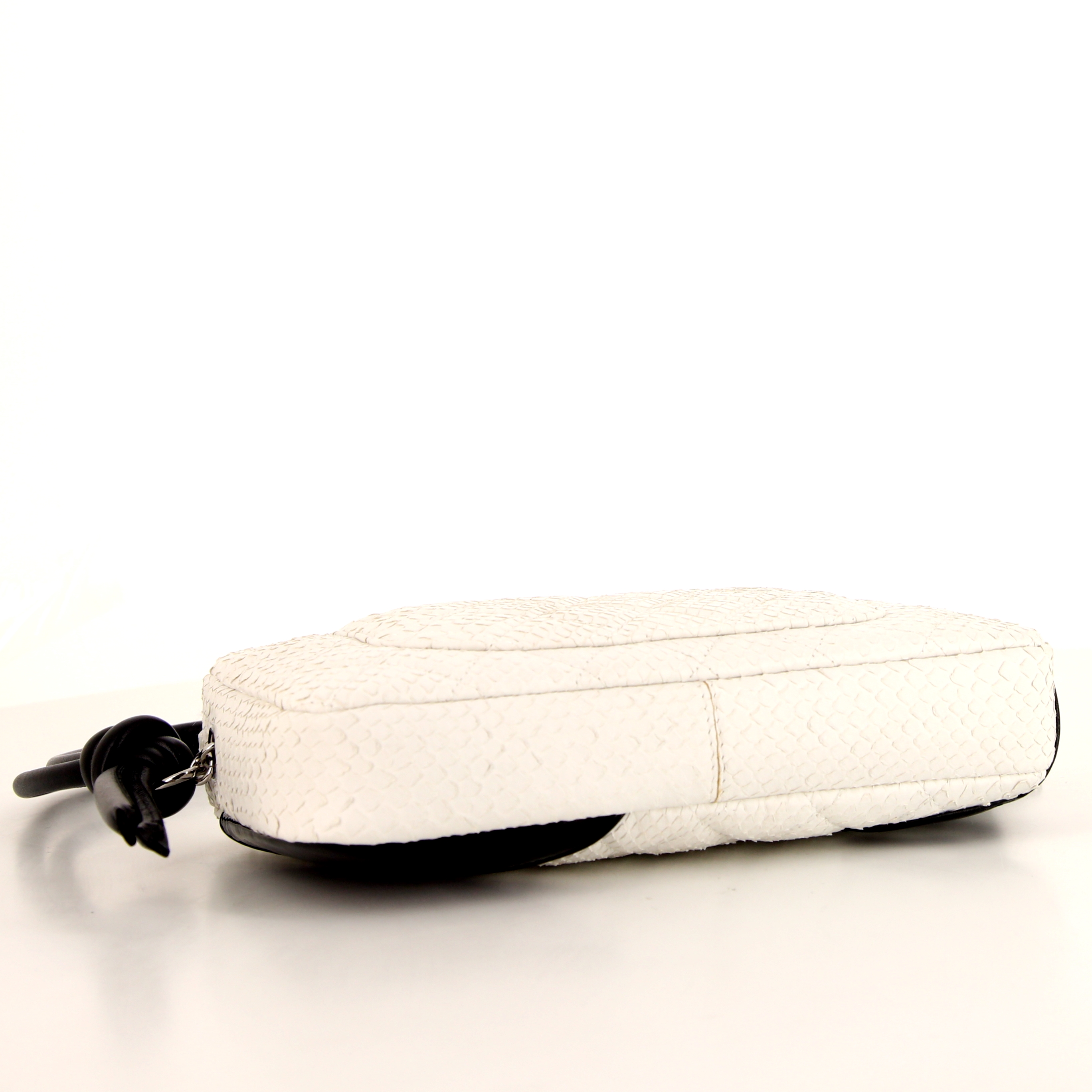 Chanel Cambon bag worn on the shoulder or carried in the hand in white python and black patent leather - Detail D4