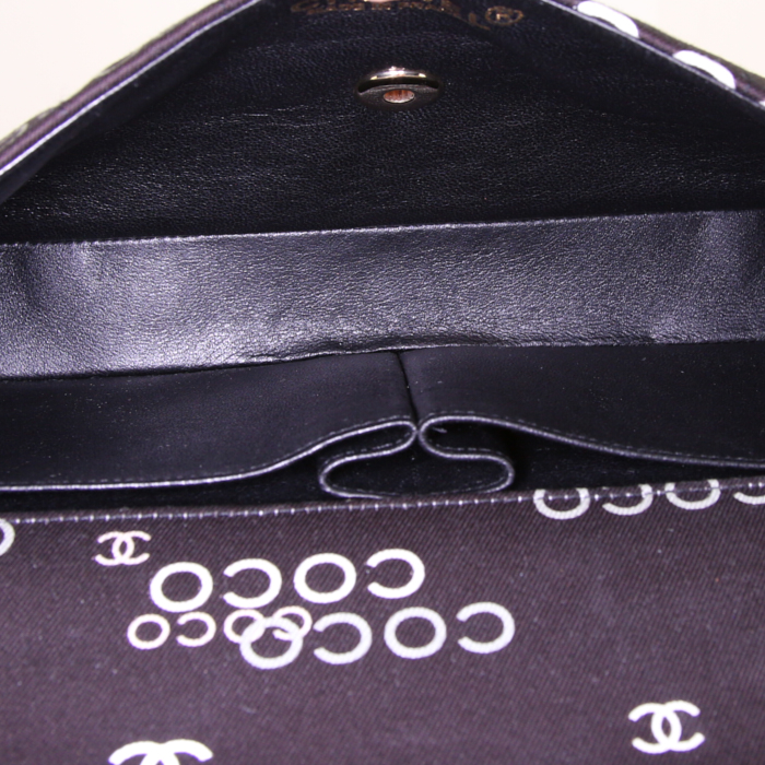 Chanel East West bag worn on the shoulder or carried in the hand in black quilted canvas - Detail D2