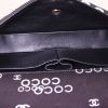 Borsa da spalla o a mano Chanel East West in tela trapuntata nera motivo firmato - Detail D2 thumbnail