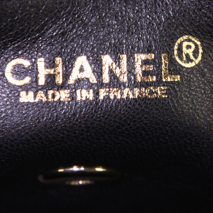 Chanel East West bag worn on the shoulder or carried in the hand in black quilted canvas - Detail D3