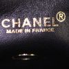 Borsa da spalla o a mano Chanel East West in tela trapuntata nera motivo firmato - Detail D3 thumbnail