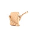 Bolso bandolera Chanel Cambon en cuero acolchado beige - 00pp thumbnail
