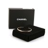 Bracciale a cerchio rigido aperto Chanel Coco in oro rosa - Detail D2 thumbnail