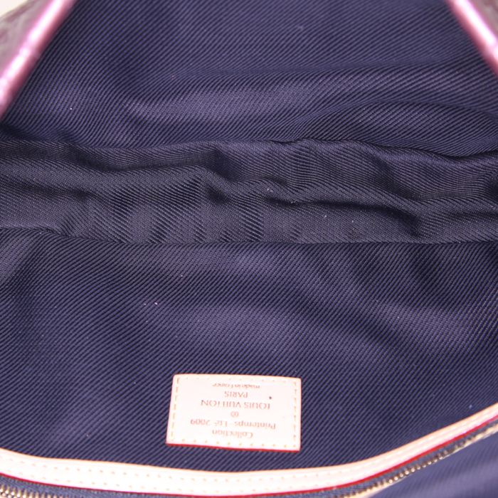 Bolsito de mano Louis Vuitton en lona Monogram color burdeos - Detail D2