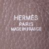 Hermès handbag in etoupe leather and brown leather - Detail D3 thumbnail