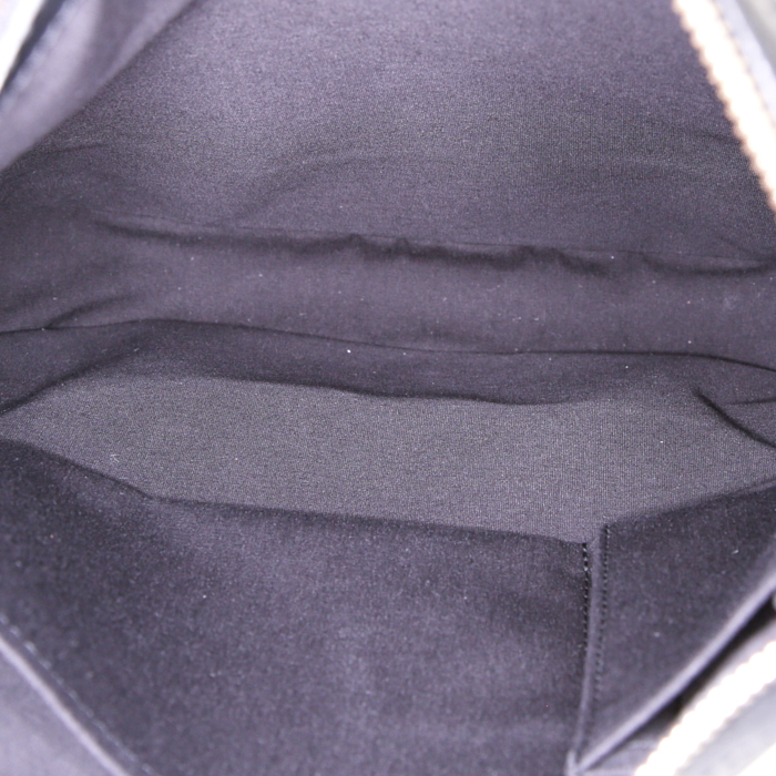 Sac à main Louis Vuitton en cuir épi noir - Detail D2