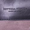 Bolso de mano Bottega Veneta Olimpia en cuero trenzado negro - Detail D3 thumbnail