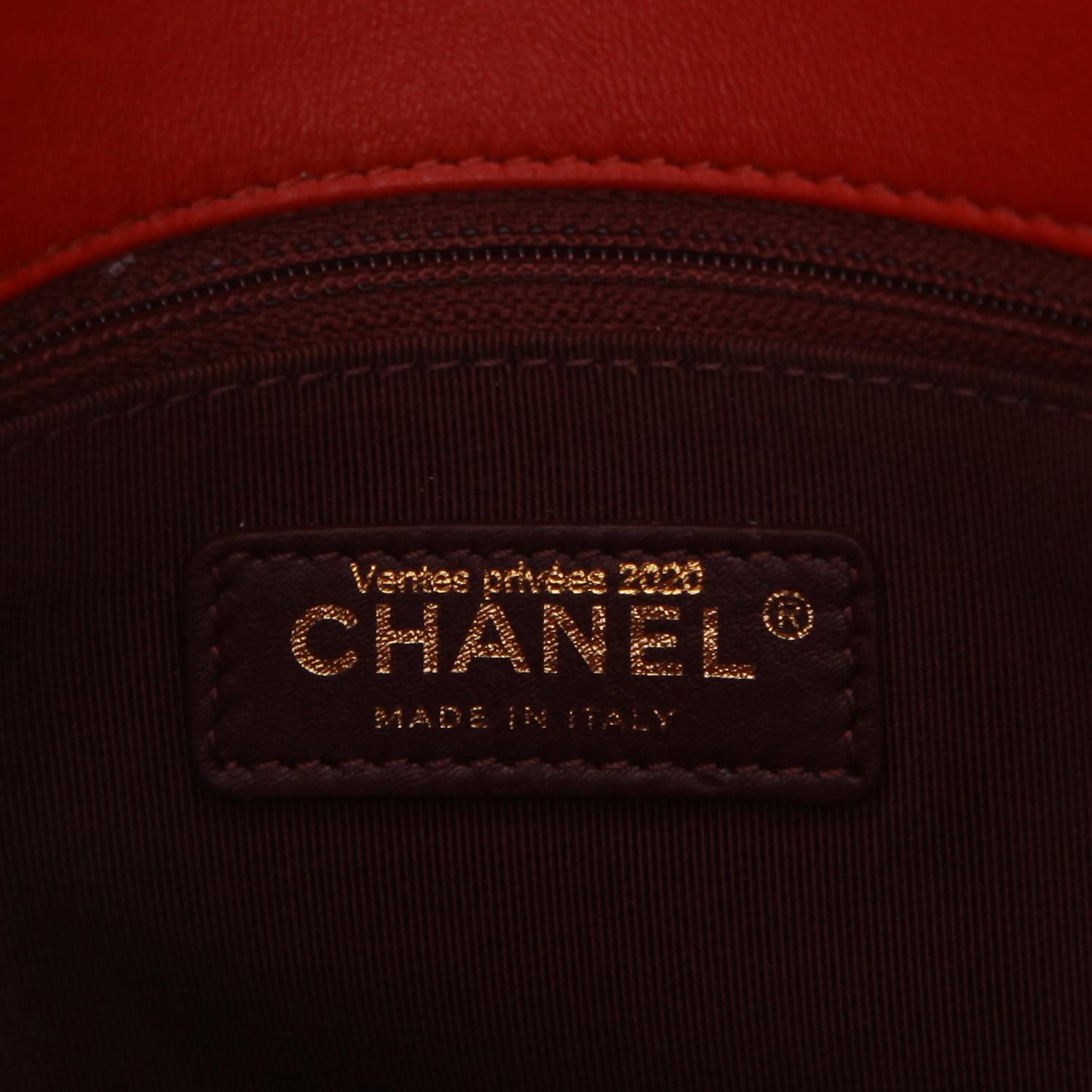 Chanel   shoulder bag  in red quilted leather - Detail D2