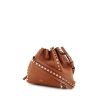 Bolso formato bolsa Valentino Garavani Rockstud Bucket modelo pequeño en cuero marrón - 00pp thumbnail