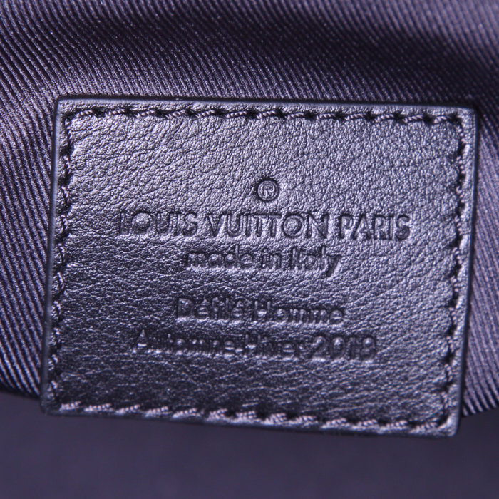 Sac de week end Louis Vuitton Keepall Editions Limitées en toile monogram marron et cuir noir - Detail D4