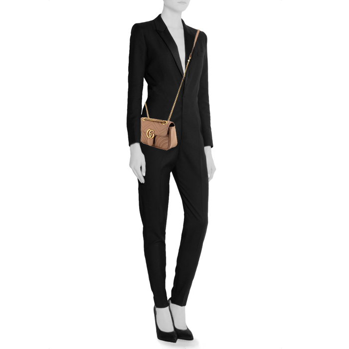 Gucci GG Marmont mini shoulder bag in beige quilted leather - Detail D2