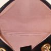 Sac bandoulière Gucci GG Marmont mini en cuir matelassé noir - Detail D3 thumbnail