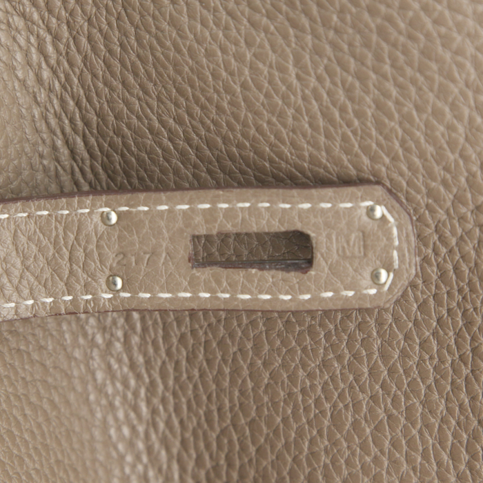 Bolso de mano Hermes Birkin 35 cm en cuero togo marrón etoupe - Detail D4