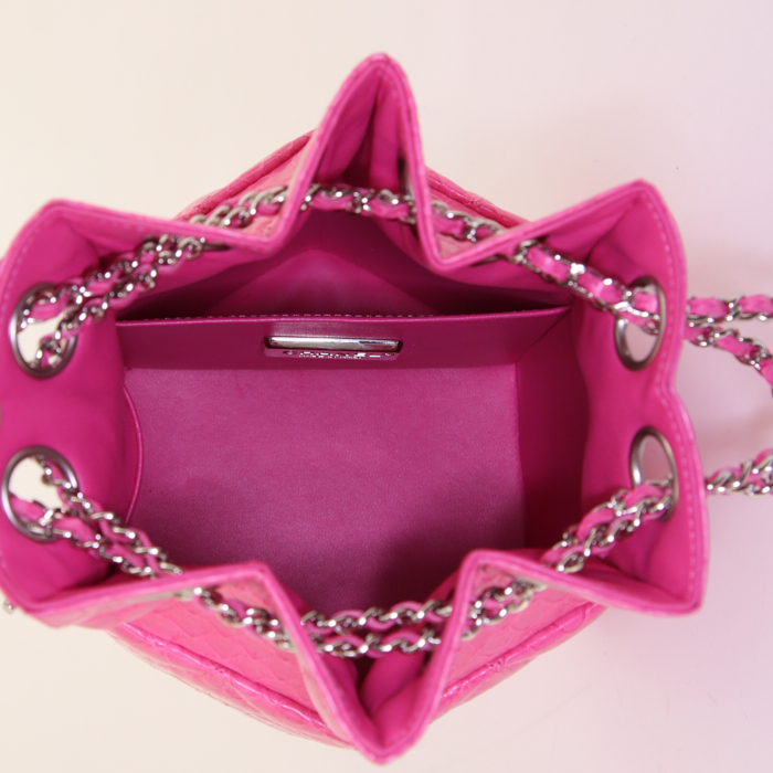 Sac à main Chanel en cuir rose-fushia - Detail D2