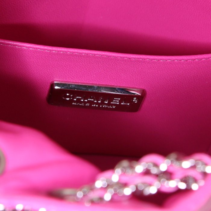 Bolso de mano Chanel en cuero rosa fucsia - Detail D3