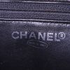 Bolso de mano Chanel Medaillon - Bag en cuero negro - Detail D4 thumbnail
