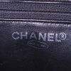 Sac à main Chanel Medaillon - Bag en cuir noir - Detail D4 thumbnail