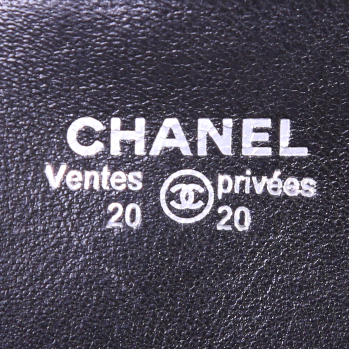 Chanel Classic Wallet wallet in black quilted leather - Detail D3