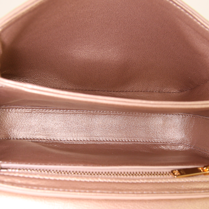 Bolso para llevar al hombro o en la mano Celine C bag modelo pequeño en piel de pitón dorada - Detail D3