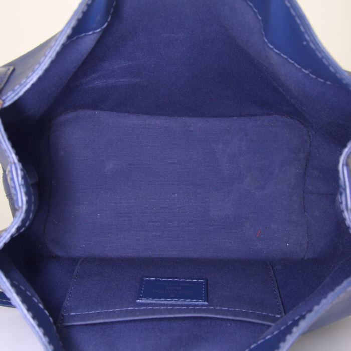 Sac à main Louis Vuitton Mandara en cuir épi bleu - Detail D2