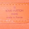Sac cabas Louis Vuitton Bucket en cuir épi orange - Detail D3 thumbnail
