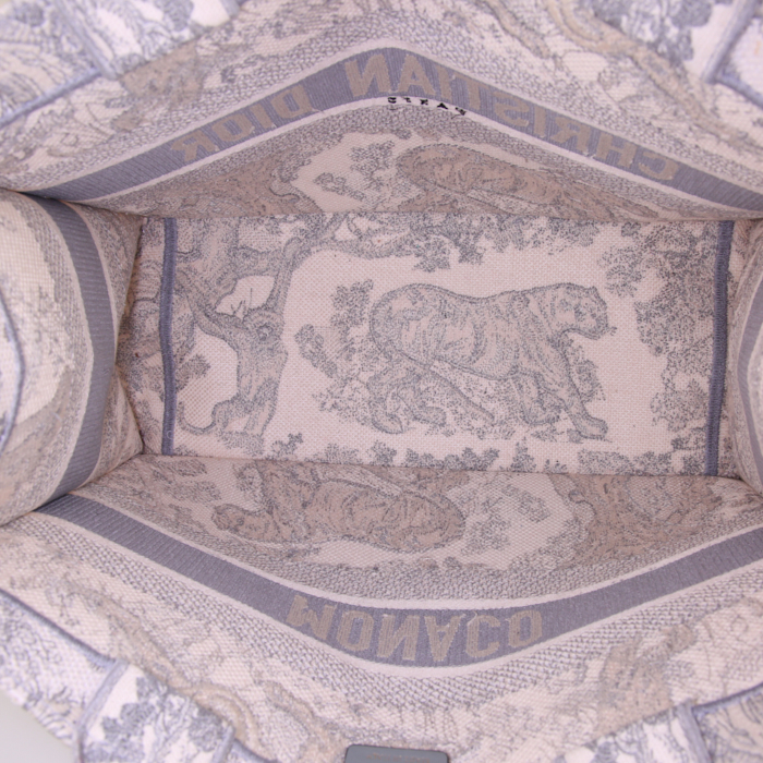 Bolso Cabás Dior Book Tote modelo pequeño en lona gris y blanca - Detail D2