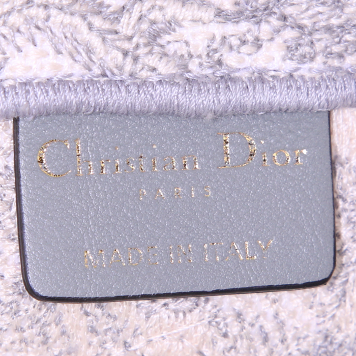 Sac cabas Dior Book Tote petit modèle en toile grise et blanche - Detail D3