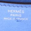 Bolso de mano Hermes Constance en avestruz azul Mykonos - Detail D4 thumbnail