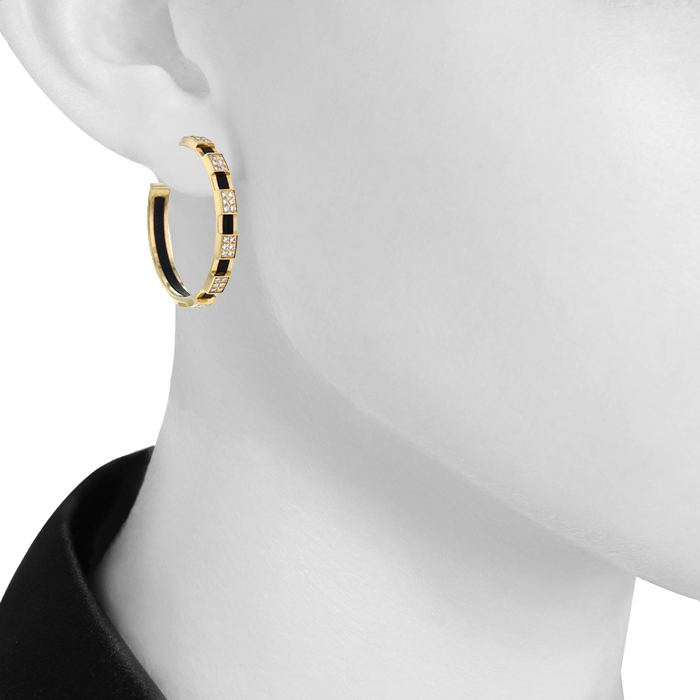 Orecchini a cerchio Chaumet Class One in oro giallo,  diamanti e caucciù - Detail D1