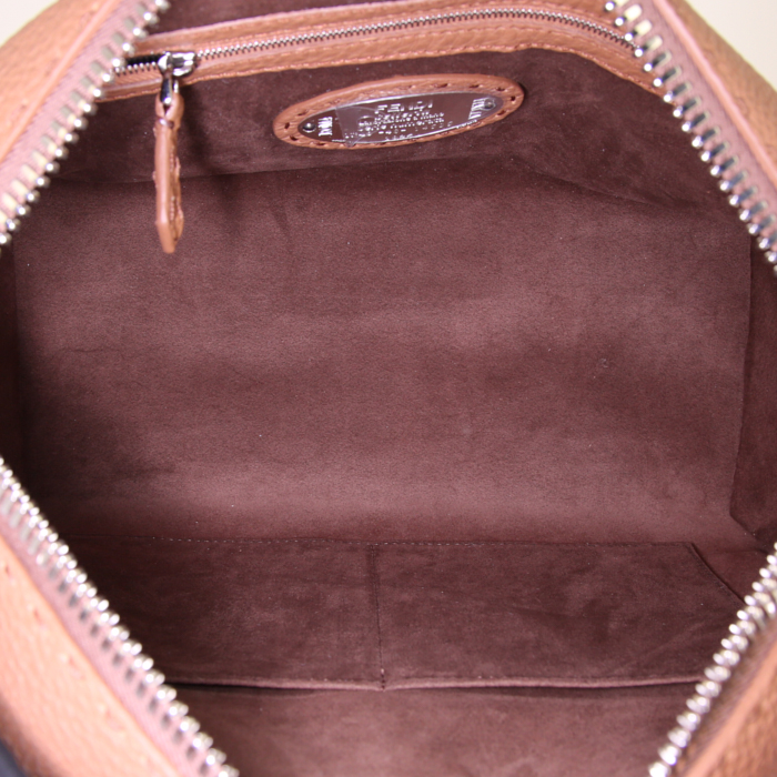 Fendi By the way shoulder bag in brown grained leather - Detail D3