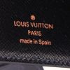 Portafogli Louis Vuitton in pelle Epi nera - Detail D4 thumbnail