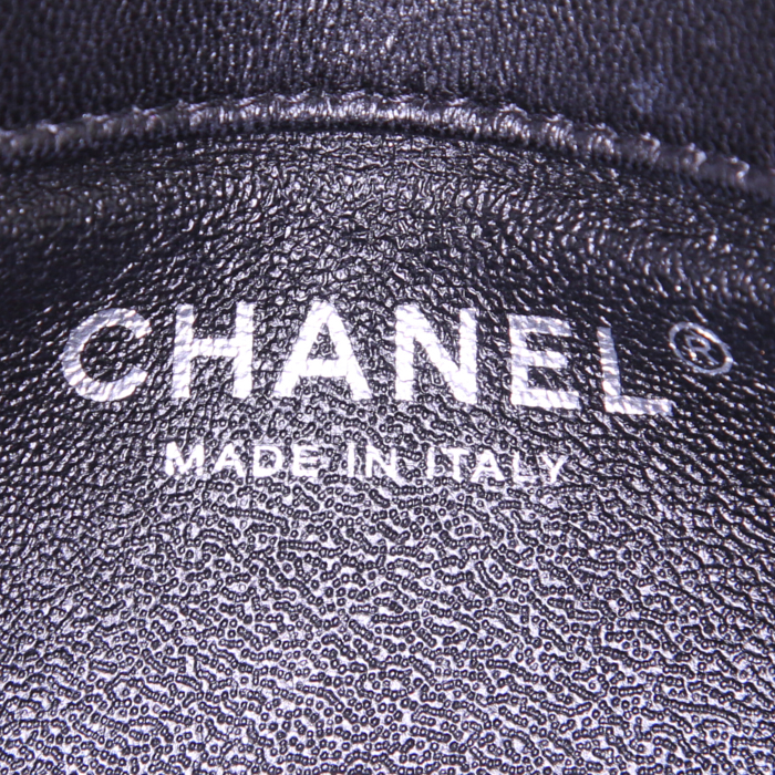 Chanel Timeless Mini shoulder bag in black quilted leather - Detail D3