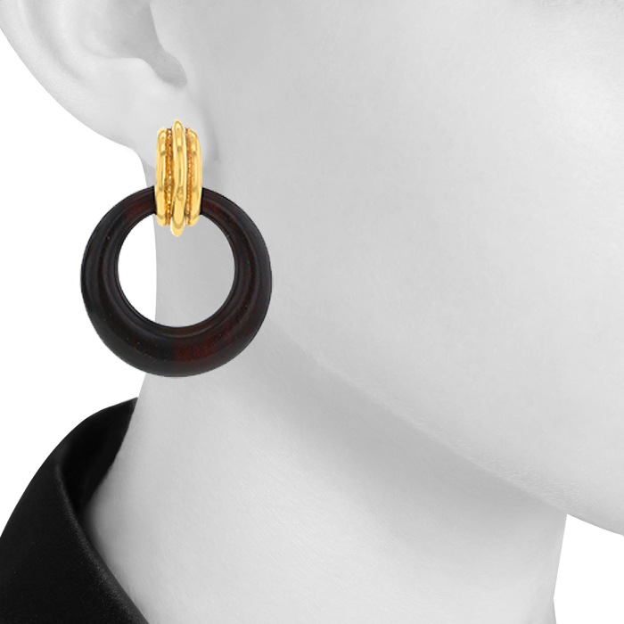Van Cleef & Arpels 1970's earrings for non pierced ears in yellow gold and snakewood - Detail D2