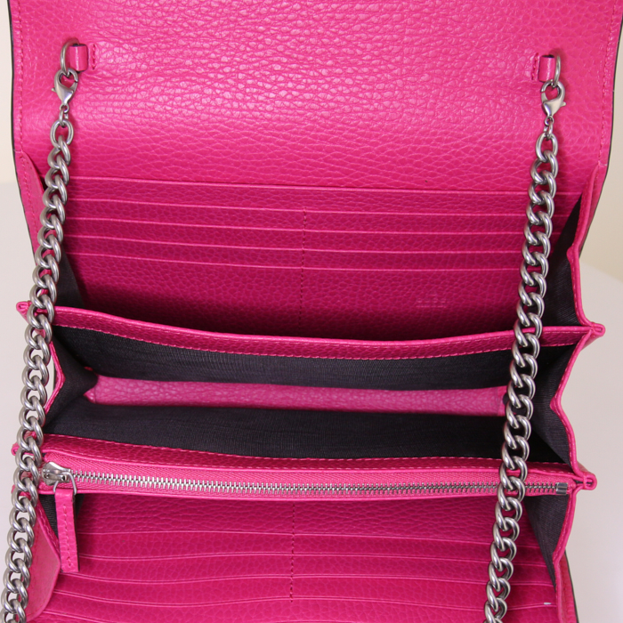 Gucci Dionysus shoulder bag in pink grained leather - Detail D2