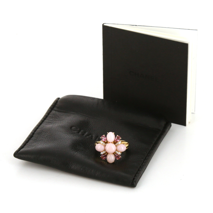 Bague Chanel en or jaune,  opale rose et tourmaline rose - Detail D2