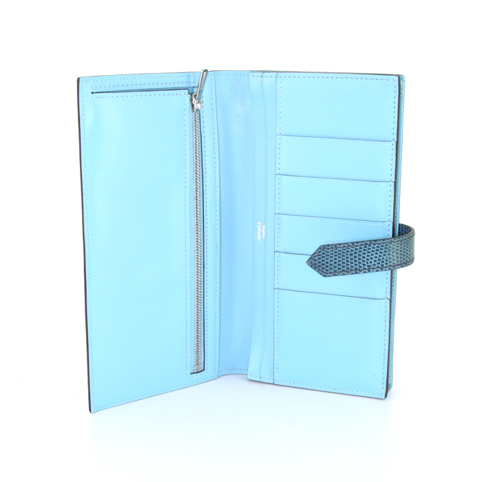 Billetera Hermès Béarn en cuero swift Bleu Atoll y piel de lagarto verde - Detail D2