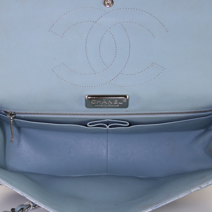 Chanel Timeless jumbo handbag in blue shading crocodile - Detail D3