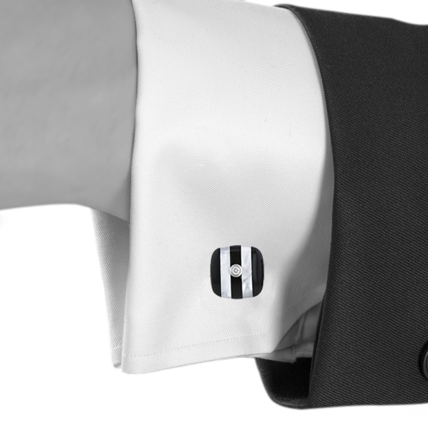 Paire de boutons de manchette Fred en or blanc,  onyx et nacre et en diamants - Detail D1