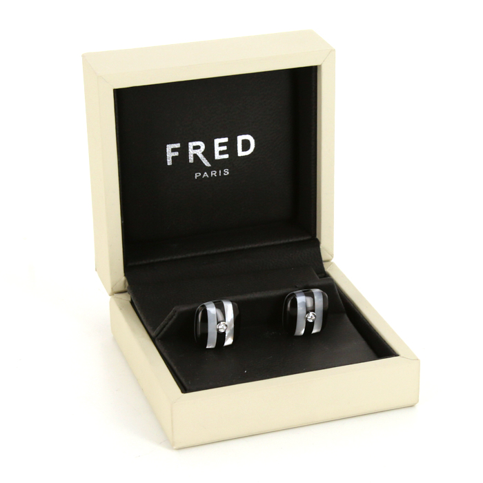 Paire de boutons de manchette Fred en or blanc,  onyx et nacre et en diamants - Detail D2