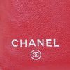 Billetera Chanel en cuero acolchado rojo - Detail D2 thumbnail