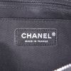 Chanel shopping bag in black quilted grained leather - Detail D4 thumbnail