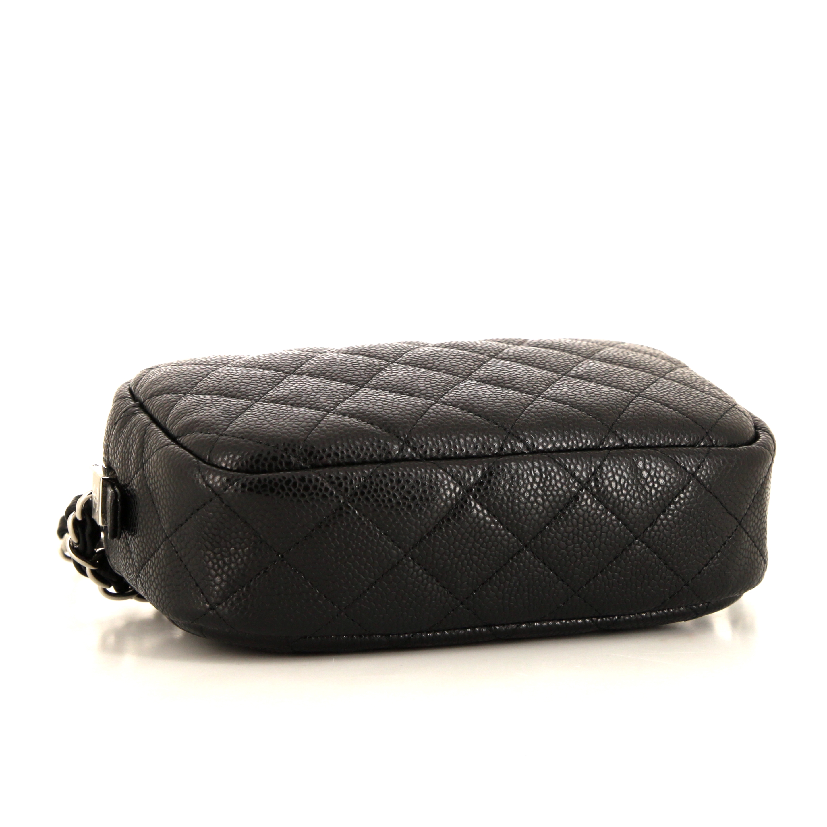 Chanel Camera mini shoulder bag in black quilted grained leather - Detail D4