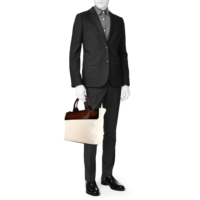 Bolso de fin de semana Berluti en lona beige y cuero marrón - Detail D1