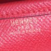 Bolso para llevar al hombro Hermes Nouméa en cuero Fjord rojo - Detail D3 thumbnail