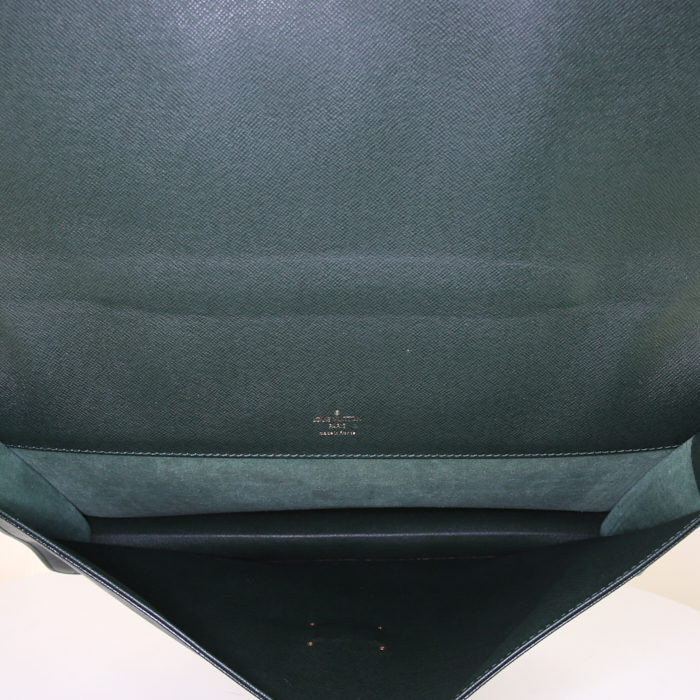 Porte-documents Louis Vuitton Laguito en cuir taiga vert - Detail D2