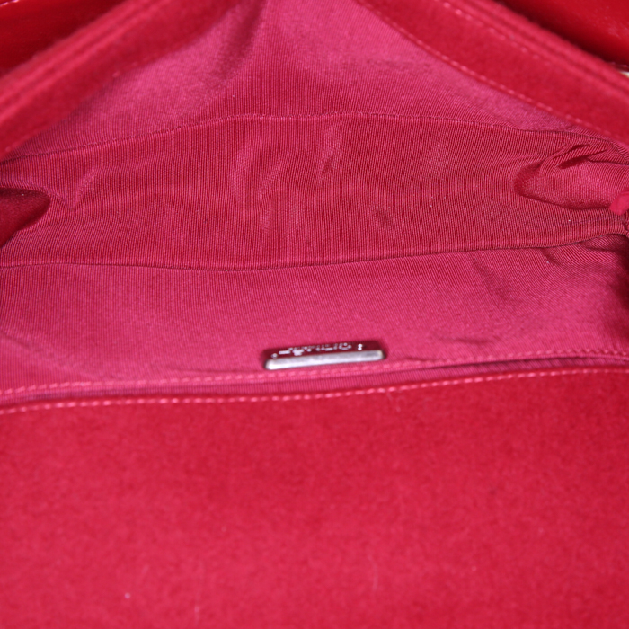 Borsa a tracolla Chanel Boy in feltro rossa con decoro floreale - Detail D2