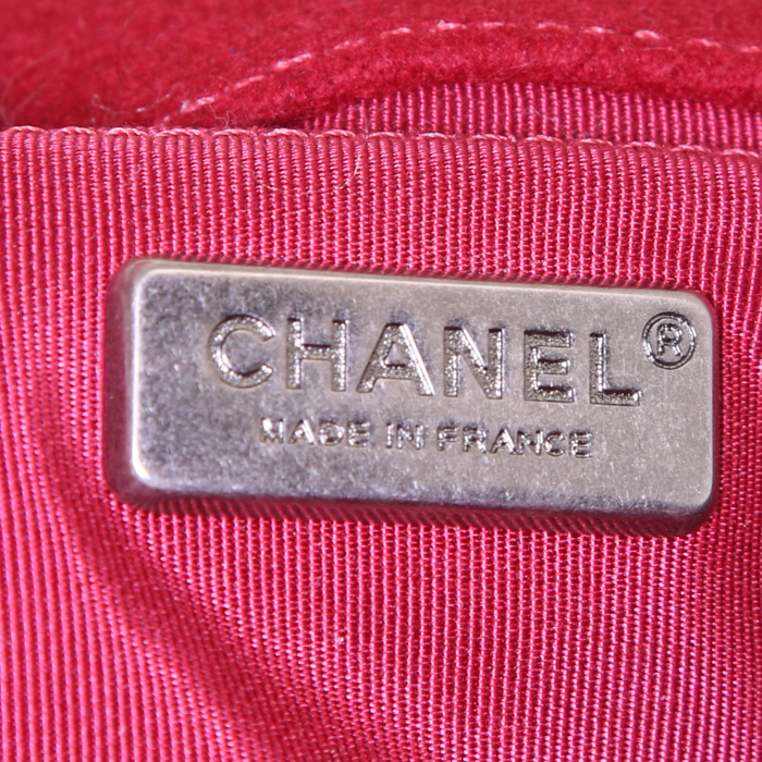 Chanel Boy shoulder bag in red felt - Detail D3